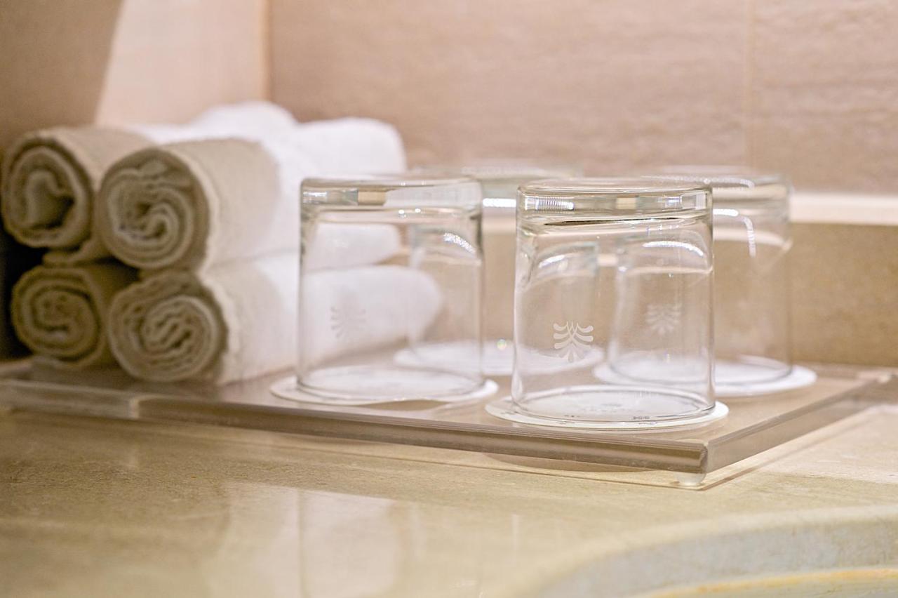 Hotel Royal Chihpin Wenquan Zewnętrze zdjęcie A set of three glasses