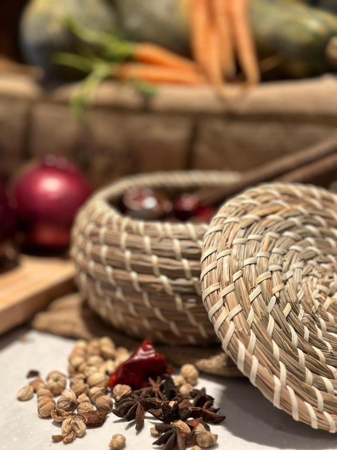 Hotel Royal Chihpin Wenquan Zewnętrze zdjęcie A basket made from the bark of the sweet chestnut tree