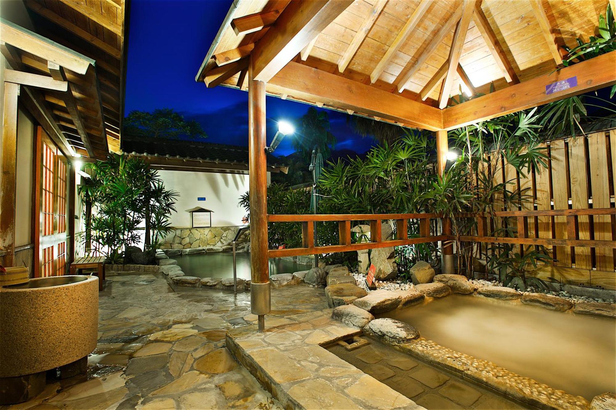 Hotel Royal Chihpin Wenquan Zewnętrze zdjęcie A modern onsen in Japan