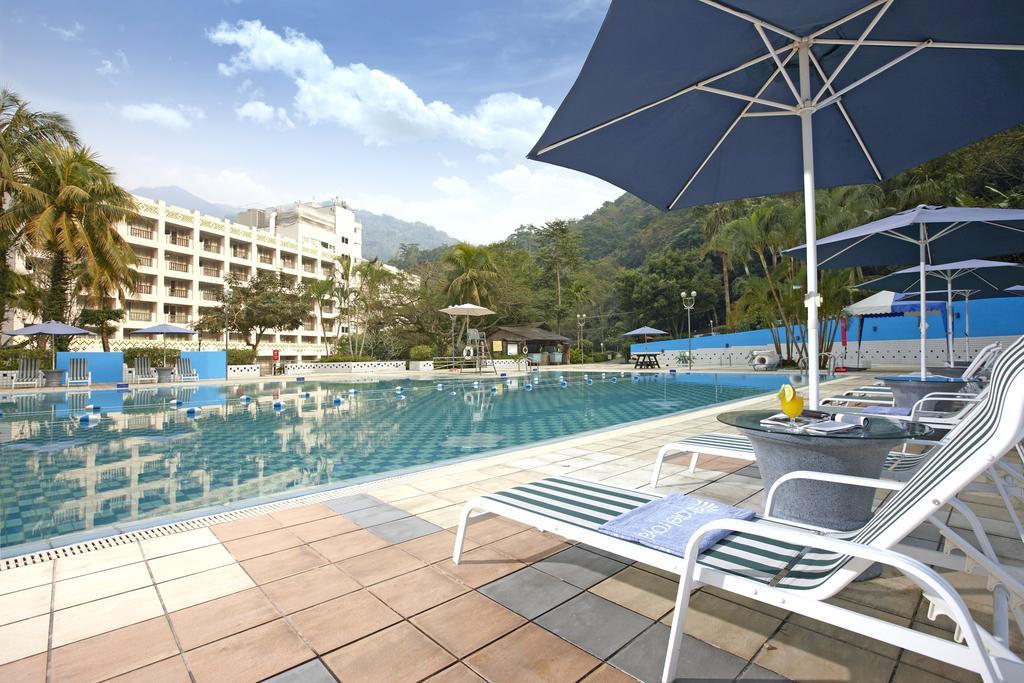 Hotel Royal Chihpin Wenquan Zewnętrze zdjęcie The swimming pool at the hotel